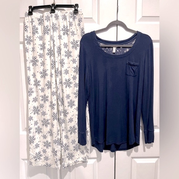 2 Pc PJ Set ❄️SOMA Dk Blue, Long Sleeve Shirt & White & Blue Snowflake Pants - Picture 1 of 9